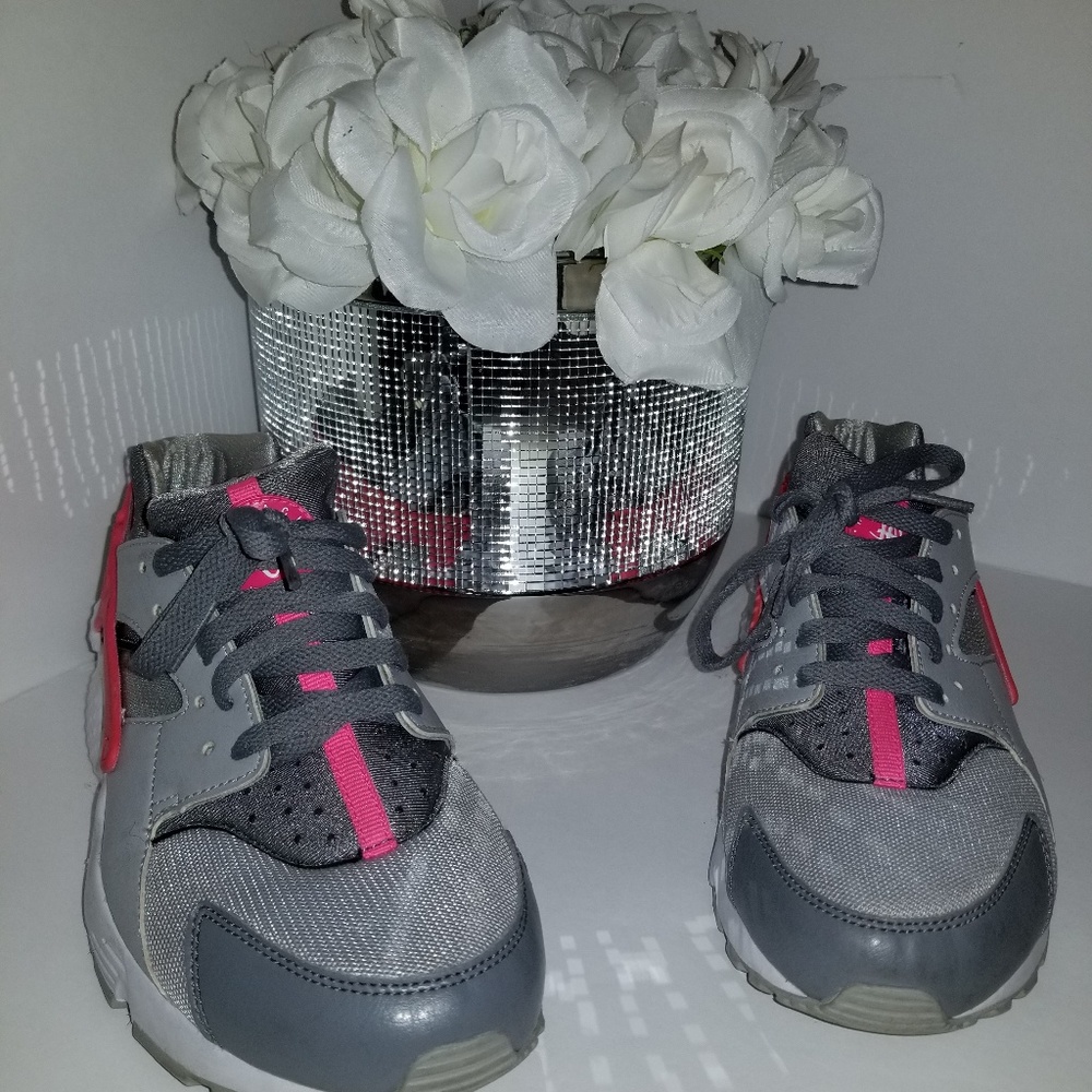 Nike Womens Hurache Premium Running Sneaker size 7